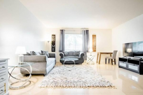 B1 - Endless Summer Vacation Rentals - Modern Comfort Year Round